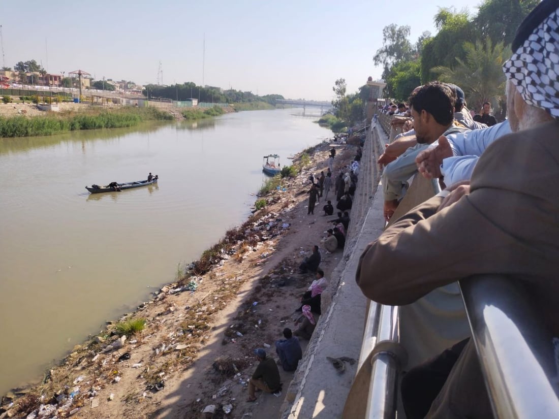 صور: الجميع يبحث عن جثتها في النهر.. عشرينية تنتحر من الجسر الحديدي في السماوة