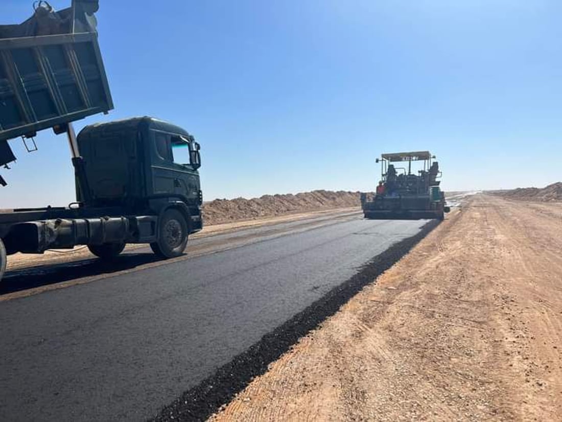 صور: انطلاق أعمال تبليط الاتجاه المعاكس من طريق النور “الـ27 كيلو – المظفر” في النجف