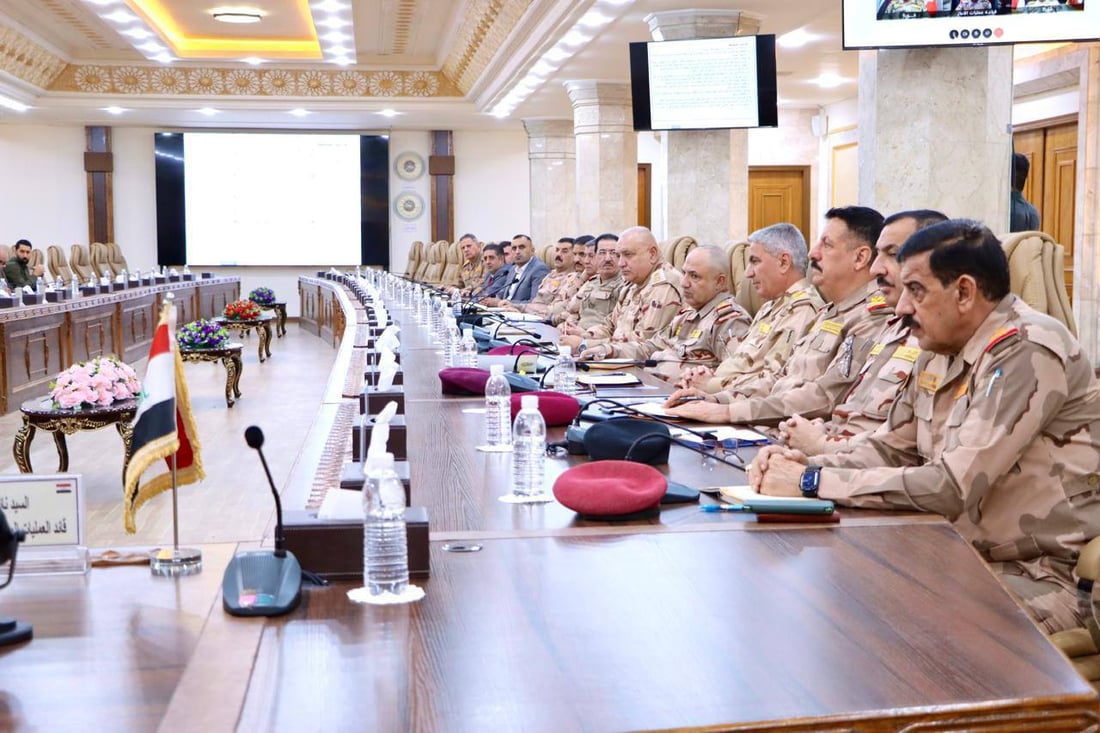 صور: كبار ضباط الجيش في اجتماع موسع لمراجعة الخطط ومسك عمق الحدود