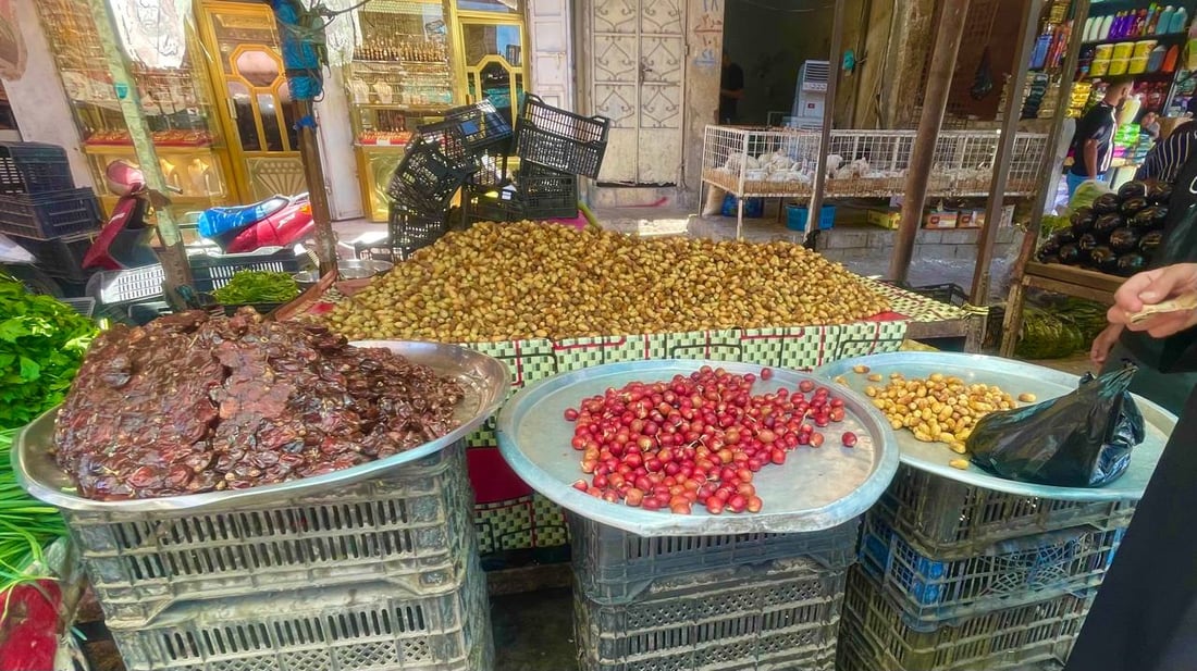 صور: “السعودي” أغلى أنواع الرطب في سوق البصرة و”الأحمر” بـ 1000 دينار فقط