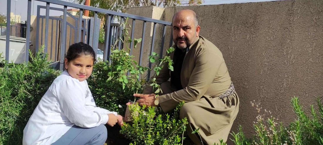 رۆزا نۆ نەمام بۆ نۆ ساڵەی تەمەنی دەڕوێنێت