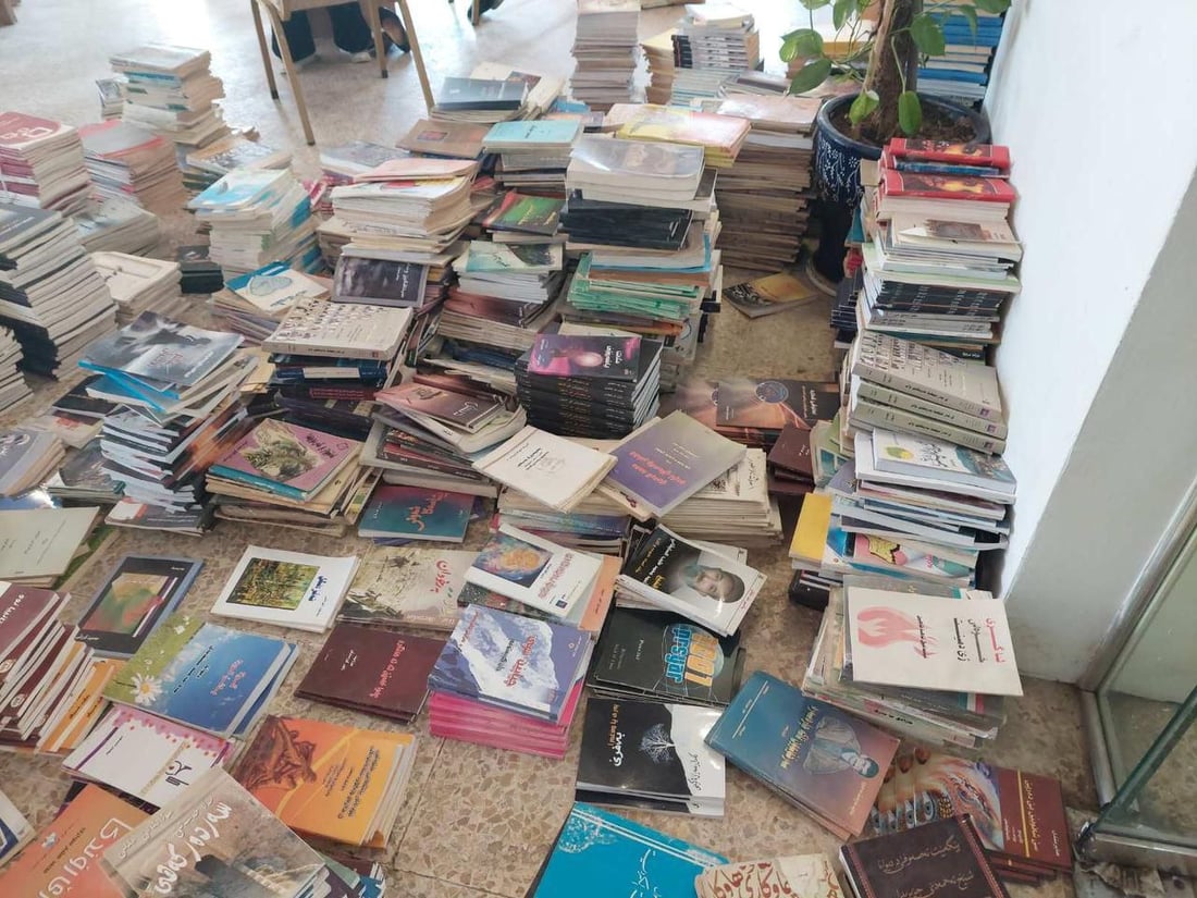 صور.. مدير مكتبات دهوك يتفاجأ بصفقة رابحة غير متوقعة: 8 آلاف كتاب بالصدفة