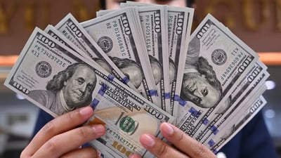 أسعار صرف الدولار في بغداد وأربيل والبصرة