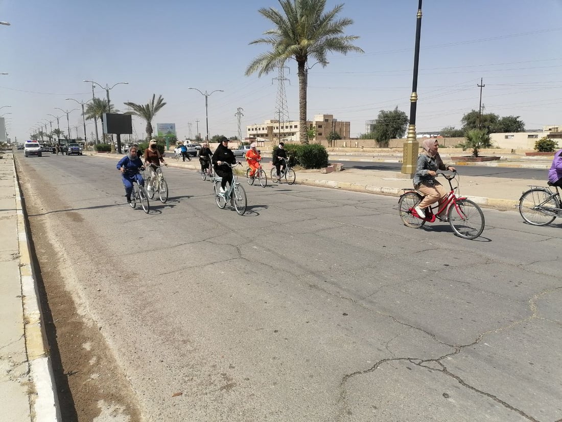صور: أول سباق للدراجات الهوائية في تكريت يجمع 40 فتاة في شارع الاحتفالات