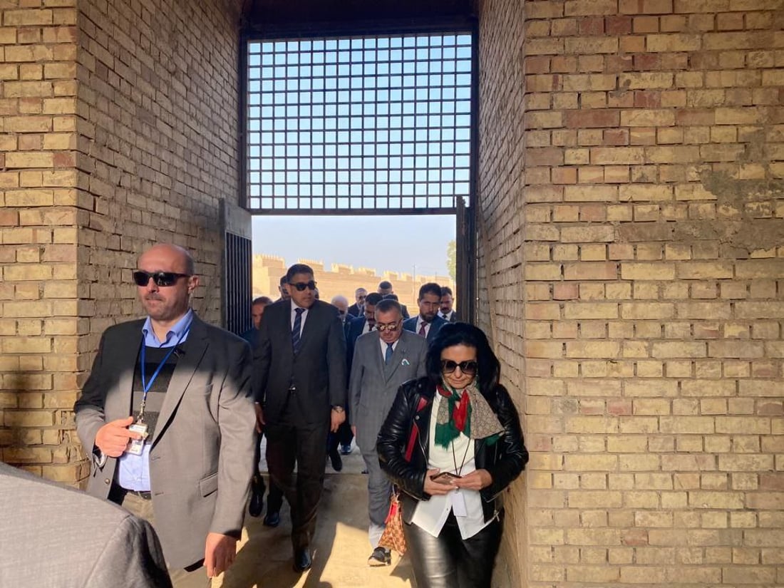وفود مؤتمر الحضارات القديمة تزور آثار بابل (صور)