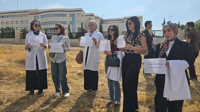 پزیشکانی دەرمانسازی لە سلێمانی گردبوونەوە و داوای دامەزراندن دەکەن