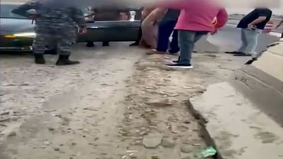 فيديو: لحظة القبض على تاجري مخدرات في الرصافة بحوزتهما 2 كيلو من الكريستال