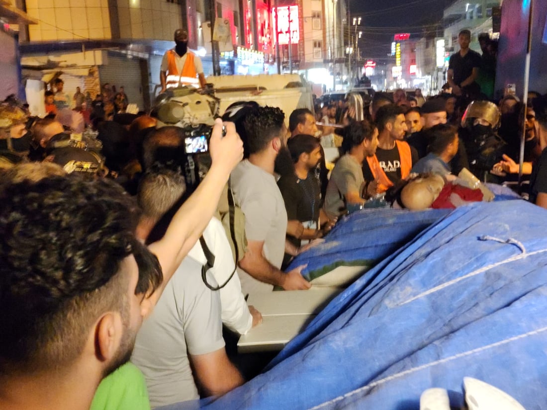 فيديو: “الوحش الأصفر” يباغت سوق الحلة ليلاً.. حملة لرفع التجاوزات بقيادة المحافظ