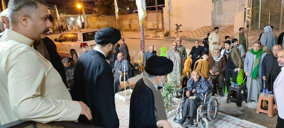 فيديو وصور: الصدر يزور إحدى الحسينيات في النجف