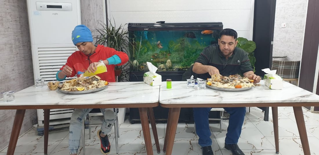 المطعم يتحدى الزبائن.. اذا أكملتم قصعة الباجة تفوزون بمليون دينار!