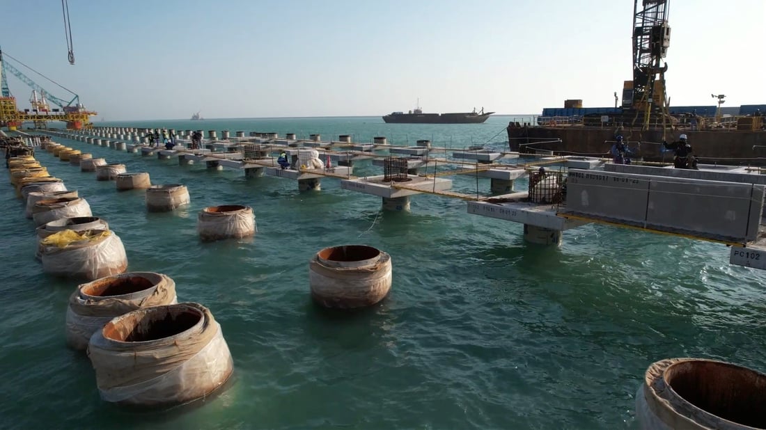 فيديو: تصاعد وتيرة العمل في ميناء الفاو.. نسبة الإنجاز تجاوزت خطة التنفيذ