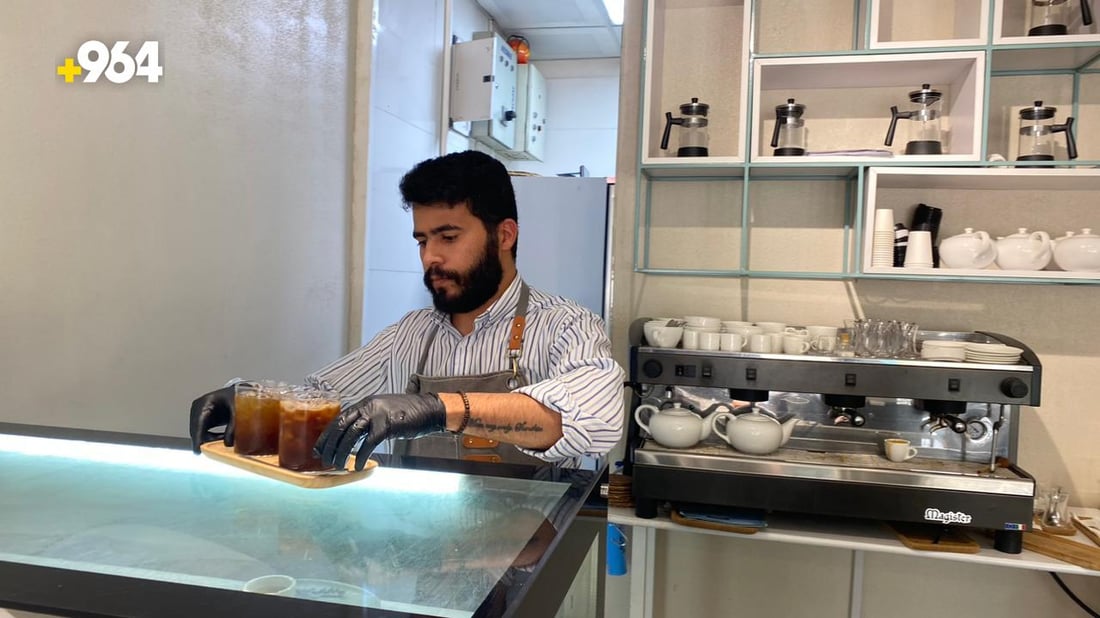 صور: لا حاجة لـ”مينيو” في مطعم “تومان” البصرة.. الشيف يُطعم الزبائن على ذوقه!