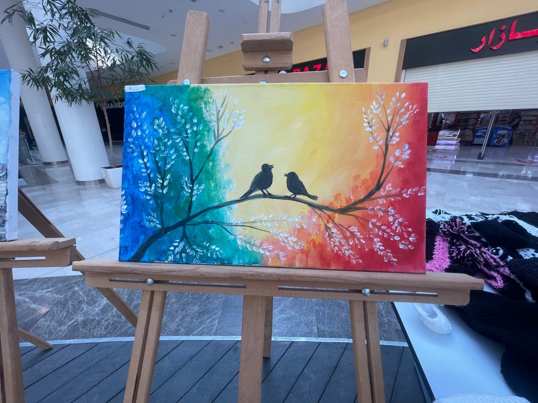 دهوك تدرب السجينات على الحاسوب والتجميل وتسوق لوحاتهن في المولات  (صور)