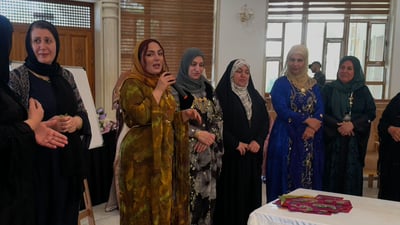ژنانی نەخوێندەوار فێری خوێندەواری دەکەن