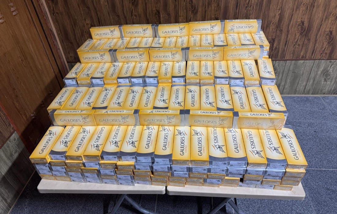 ضبط أدوية بشرية مع سكائر معده للتهريب في منفذ القائم