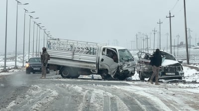 ثلوج كثيفة وحوادث مرورية على طريق سنوني في سنجار