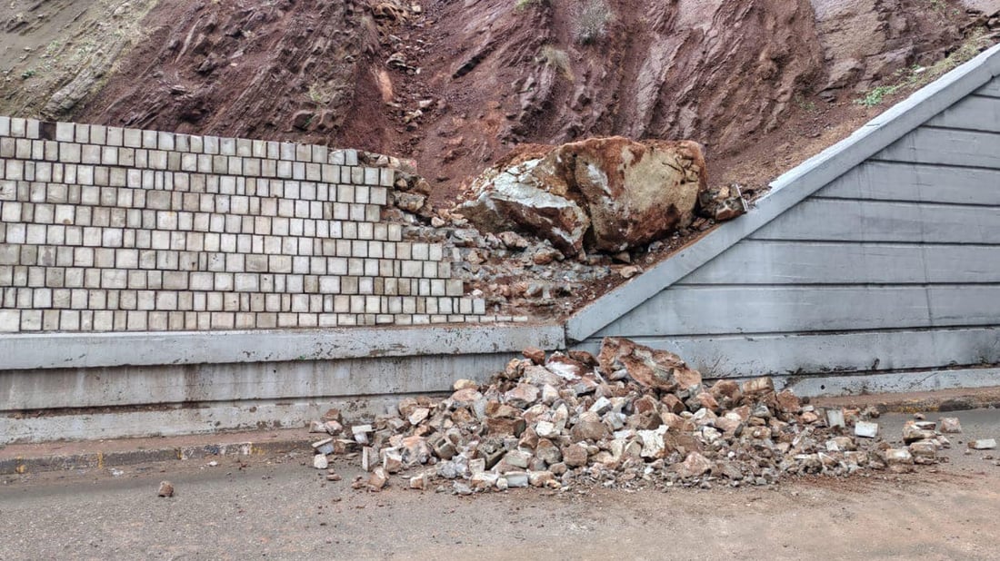 Rockfall disrupts traffic at Darbandikhan Tunnel in Sulaymaniyah