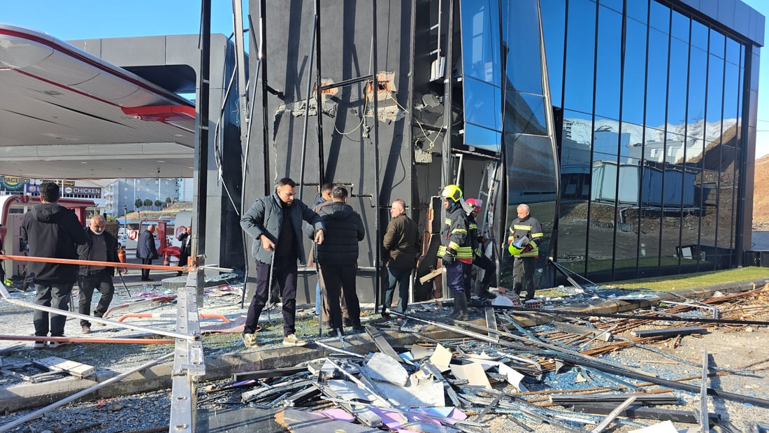 صور: إصابة 4 أشخاص بانفجار داخل محطة وقود وسط السليمانية