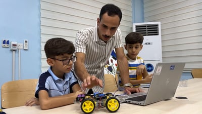 غواصة عراقية ويد لا تهتز للعمليات الجراحية.. أفكار فتية الأنبار