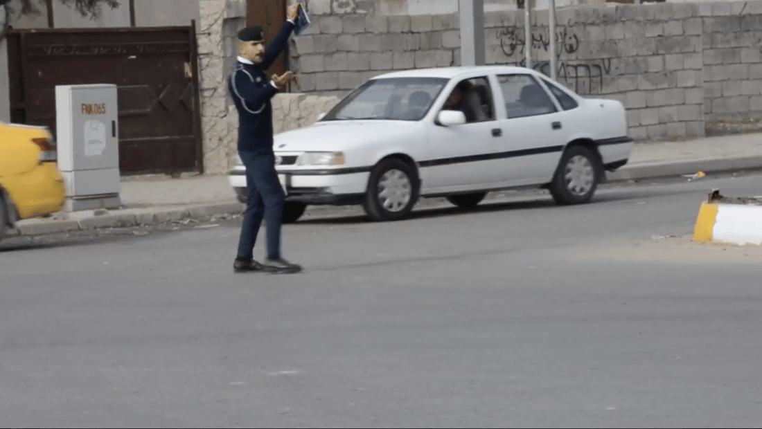 صور: أرتال المسؤولين تضايق عناصر المرور الجدد.. “تنمّر لا يطاق” في كركوك