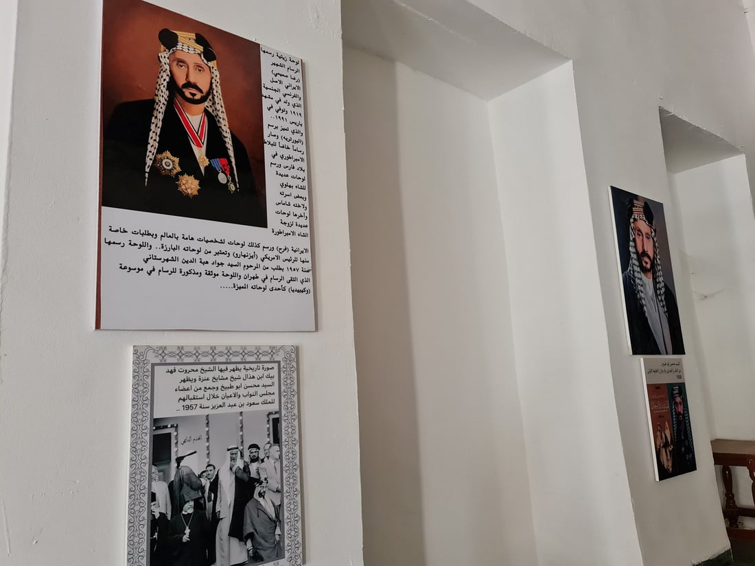 اشتبك مع المعممين والإنكليز.. سيدات غماس تطبع الحناء على مضيف أبو طبيخ
