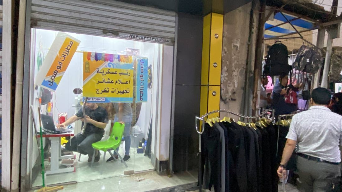 لا داعي لمغادرة الناصرية.. “مكينة” التطريز بالكومبيوتر وصلت سوق الخياطين (صور)