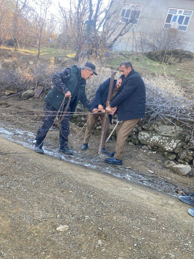 رێگای گوندی شیوان لە سنووری سیدەکان زنجیر کرا