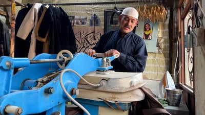 احذر “لا تسهج”.. أوتجي الخالص يحكي قصته: زبائني أصبحوا نواباً ثم اختفوا!