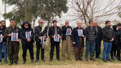دواین ماڵئاوایی ھاوڕێ و ھاوپیشەکانی وریا حەمەکەریم لەسەر گۆڕەکەی