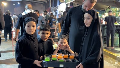 المنذرية يغلي بالحشود.. تدفق غير مسبوق لزوار الأربعين الإيرانيين نحو كربلاء