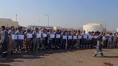 موظفو لوك أويل الروسية يريدون مستحقات 10 سنوات ويهددون بإضراب يوقف الإنتاج