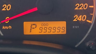 كورولا 2014 قطعت مليون كم.. تويوتا العراق تكافئ السائق (فيديو)