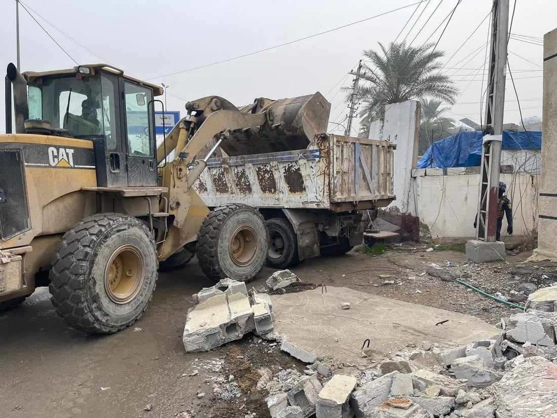 صور: رفع الصبات الكونكريتية من سيطرتي اللقاء والجامعة في بغداد