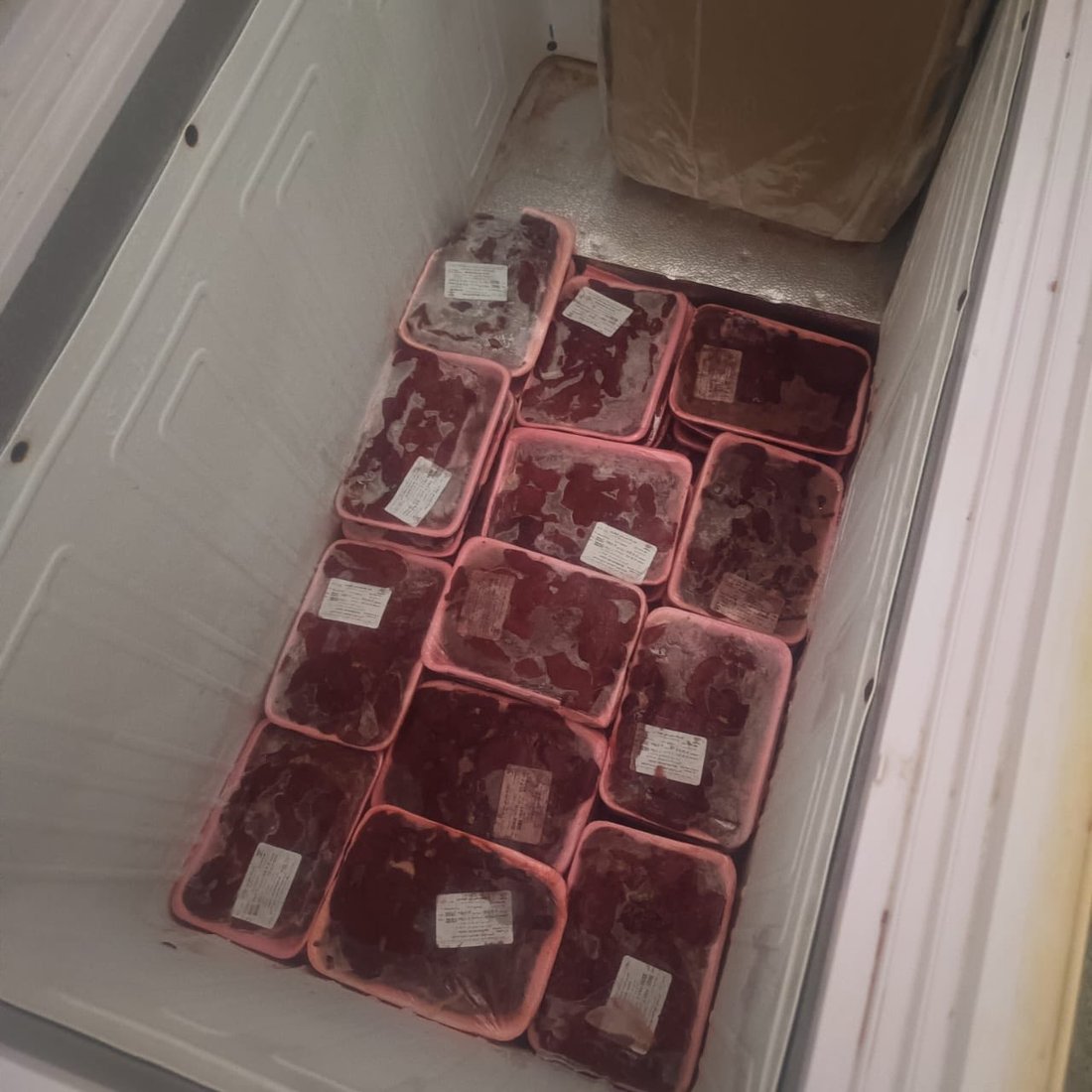 دەست بەسەر 167 پارچە جگەری قاچاخ و 30 سەتڵ ماستی ساختەدا گیرا