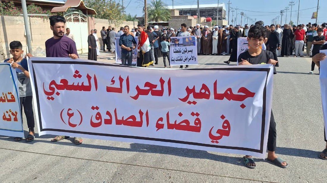 تظاهرة حاشدة لأهالي الصادق شمال البصرة: نريد الخدمات وإقالة القائمقام (فيديو)