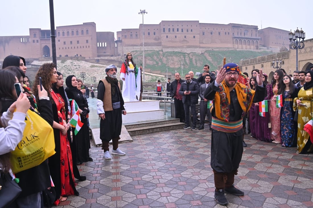 شانۆیی (ئێمه‌ یه‌ک رێین) له‌ به‌رده‌م قه‌ڵا پێشكه‌ش كرا