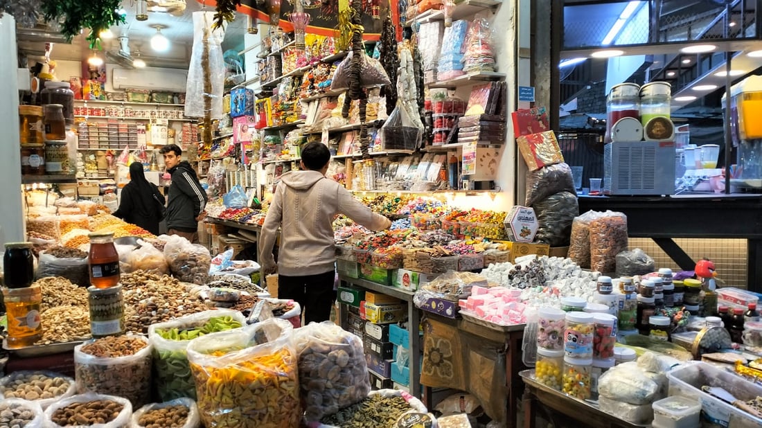 صور: أسواق بغداد الجديدة تستعد لإحياء “ليلة زكريا”.. على أمل الرزق والذريّة