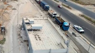 الداخلية تحقق بمحاولة سائق شاحنة إحراق نفسه احتجاجاً على تحرير غرامة بحقه