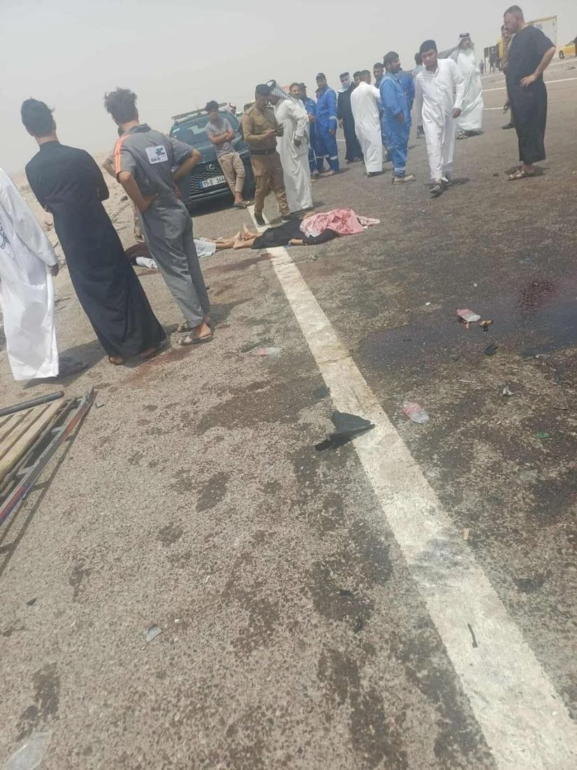 مصرع وإصابة 8 أشخاص بحادث اصطدام تريلة وستاركس جنوب ذي قار (صور)
