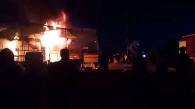 فيديو: ساعة ونصف لإخماد حريق هائل التهم مخزن مواد إنشائية في الحلة
