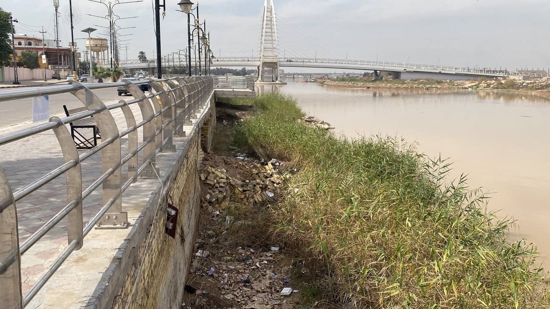 صور: كورنيش ميسان يتهاوى ونقاش بين المدونين والمهندسين والبلدية.. دجلة “رطب جداً”