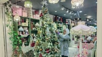 شجرة الميلاد في الموصل تلامس 400 ألف.. والزبائن من غير ال...