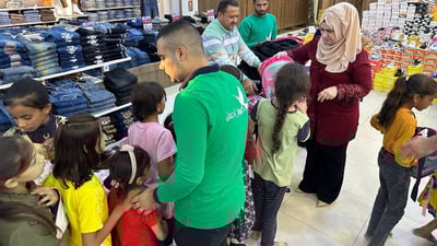 صور: “خلوها أجمل” تجهز 1000 يتيم موصلي بالزي المدرسي والقرطاسية