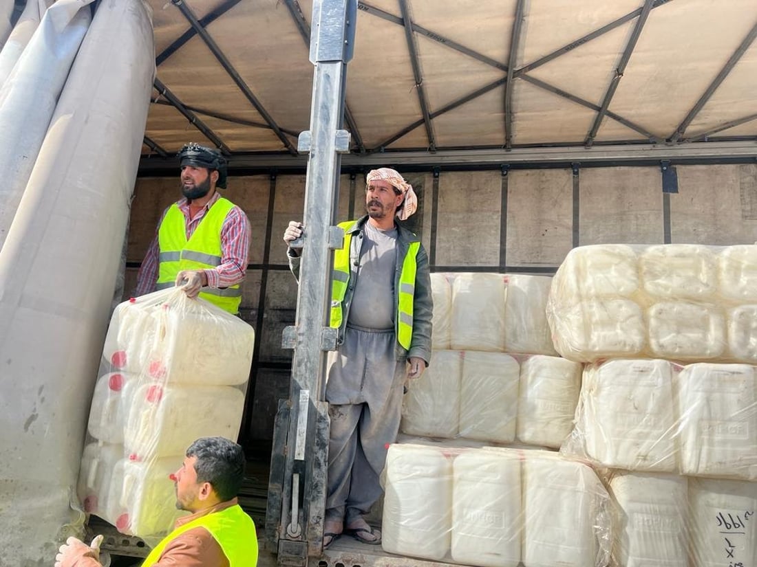 صور: بطانيات وأدوات مطبخ للعوائل النازحة العائدة إلى سيد غريب