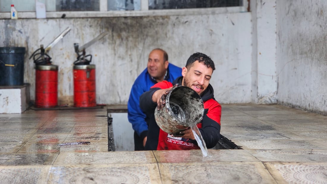 لەناو رەمپەی رۆنگۆڕێکی کۆیە کانیاوێک تەقیوە