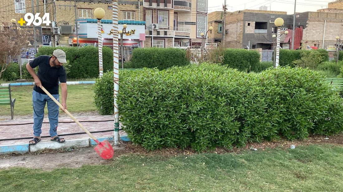 الأهالي يحرسون منذ عام.. حديقة “العسكري” أنيقة ولا يدخلها “ضعاف النفوس” (صور)