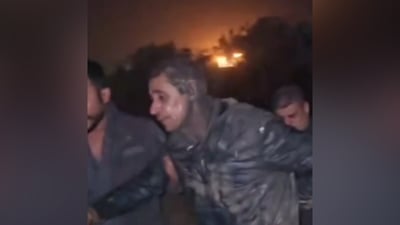 فيديو: “بطة” مسرعة تستقر في جدول مائي على طريق الفاو والعائلة نجت بأعجوبة