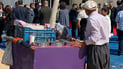 لە بەردەم بەرپرسان ئەزبەرییان دەفرۆشت و مێشێک میوانیان نەبوو