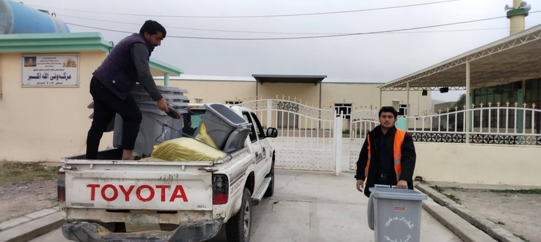 لە مه‌خمور ده‌ست به‌دابه‌شكردنى سه‌دان حاویه‌ و كیسی پلاستیك كرا