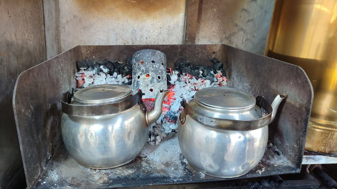 Baghdad tea stand’s special blend draws customers from across the city